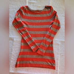 LOFT Zipper Shoulder Top!